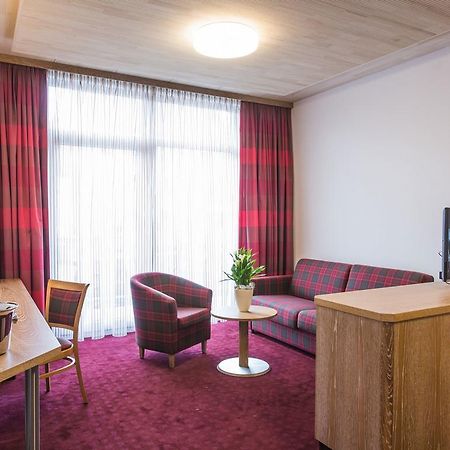 Hotel Kreuz Gaestehaus Und Lauchertbar Mit Terrasse Gammertingen Exterior foto