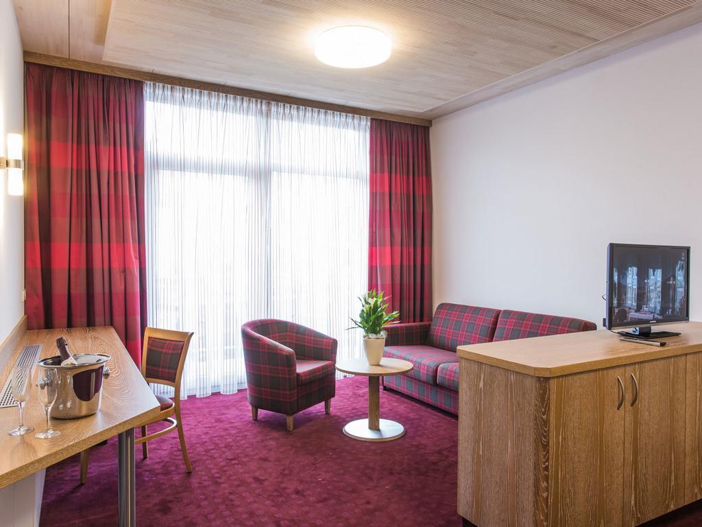 Hotel Kreuz Gaestehaus Und Lauchertbar Mit Terrasse Gammertingen Exterior foto