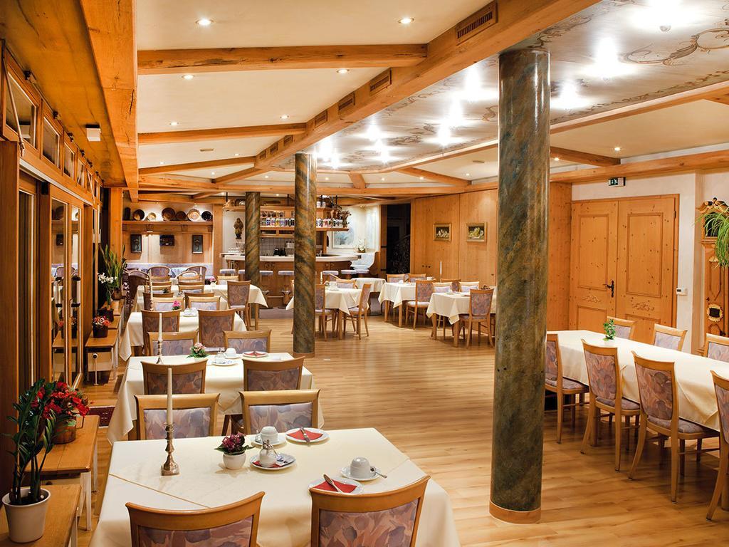 Hotel Kreuz Gaestehaus Und Lauchertbar Mit Terrasse Gammertingen Exterior foto